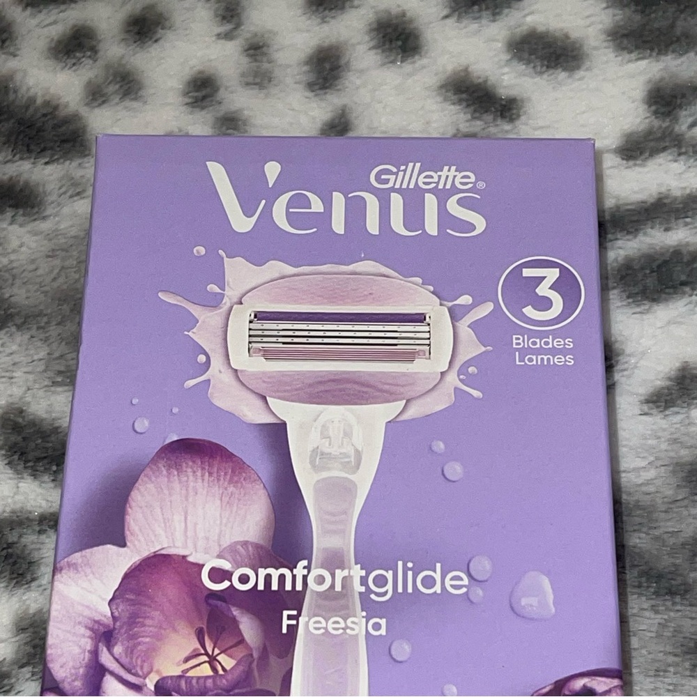 Gillette Venus Razor - Picture 2 of 8